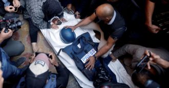 Copertina di James Kleinfeld (Al Jazeera): “Cronisti e studenti: Tel Aviv fa la guerra della propaganda”