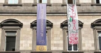 Copertina di Università, proteste a Napoli contro il bando con Israele: occupato il rettorato. A Firenze lettera di 200 docenti e studenti