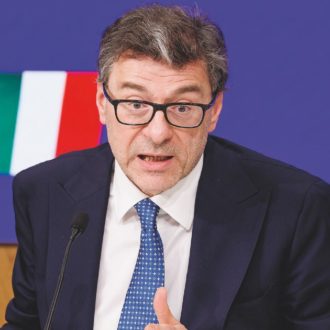 Copertina di Ecco il Def “vuoto”: servono tagli per 10 mld in manovra