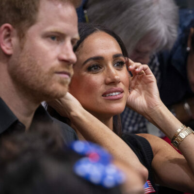 Copertina di “Harry e Meghan sono qui come privati cittadini, non lavorano per conto della Monarchia”: il monito di Re Carlo dopo il loro ritorno in Inghilterra