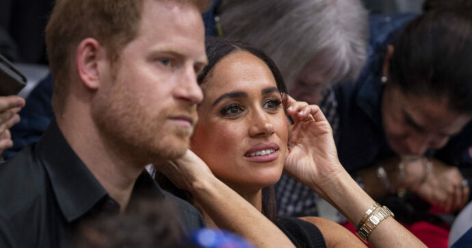 Copertina di “Non riporterò mia moglie Meghan Markle a Londra, temo un attentato che si tratti di un coltello o di un acido”: l’allarme del principe Harry