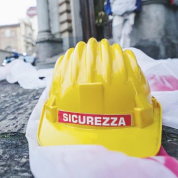 Morti due operai caduti in una cisterna nel Veneziano. Una vittima anche nel Mantovano: risucchiato da macchinario