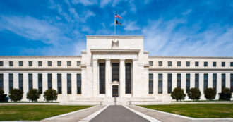 Copertina di Inflazione Usa sale più delle attese al 3,5%. “Salta” il taglio dei tassi della Federal Reserve ipotizzato per giugno
