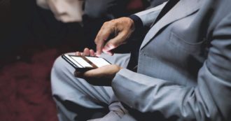 Copertina di Sequestri di telefonini bloccati da  destra e Iv