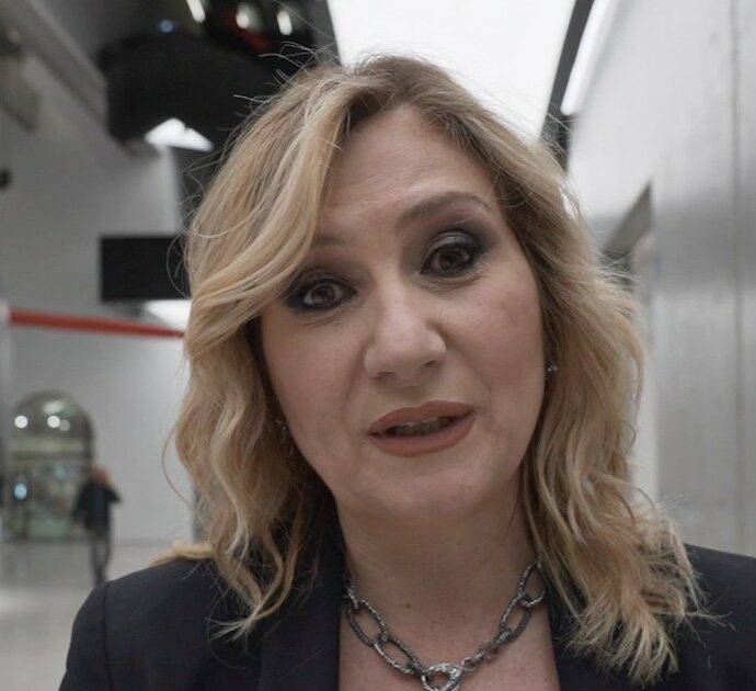 Serena Bortone e il suo romanzo “A te vicino così dolce” : “Un racconto degli anni ’80 dedicato a tutti coloro che non trovano il proprio posto nel mondo”