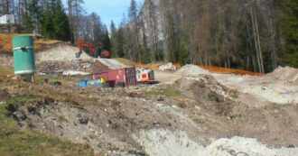 Copertina di Cortina, il rischio di un bosco devastato inutilmente: dopo 2 mesi lavori al rallentatore per la pista da bob. Criticità e scadenze per le Olimpiadi