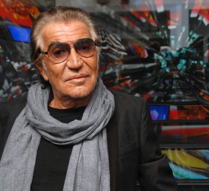 Morto Roberto Cavalli, lo stilista fiorentino aveva 83 anni: anticonformista, osando ha reso unico il made in Italy