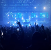Copertina di Tragedia al concerto dei Subsonica a Firenze: muore uno spettatore di 47 anni per una rissa al termine dello show. La band: “Profondamente addolorati”