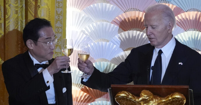 Copertina di Intesa contro la Cina e accordo sulla produzione di tecnologie: Kishida si allea con Biden
