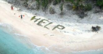 Copertina di Scrivono “Help” sulla sabbia. Tre pescatori vengono ritrovati dopo una settimana dispersi su un’isola