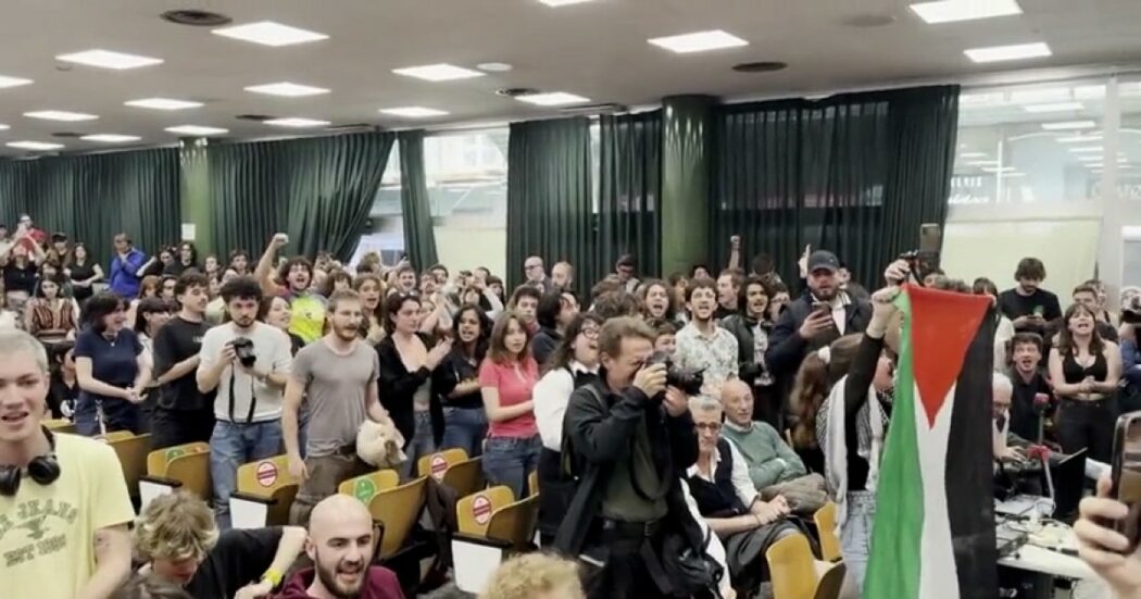 “Fuori Israele dall’Università”: alla Federico II di Napoli gli studenti incontrano docenti e rettore – Le immagini