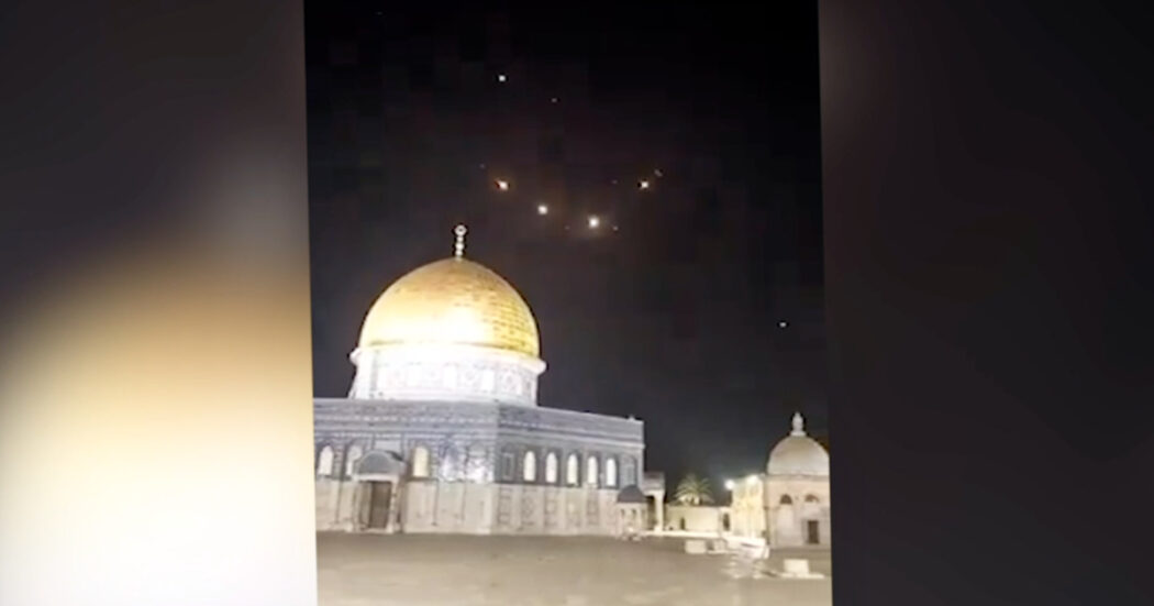 Attacco dell’Iran a Israele, i missili intercettati nel cielo sopra la Spianata delle Moschee – Video