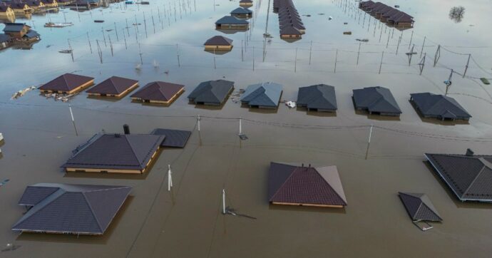 Russia, oltre 16mila evacuati per le inondazioni nella regione di Orenburg