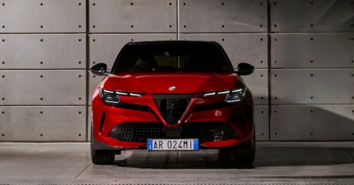 Alfa Romeo cambia nome al modello Milano dopo le proteste di Urso: “Si chiamerà Junior”