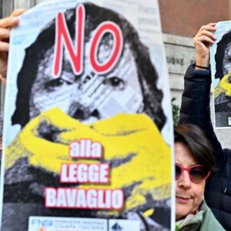 Copertina di Stop carcere ai giornalisti ma restano le super-multe