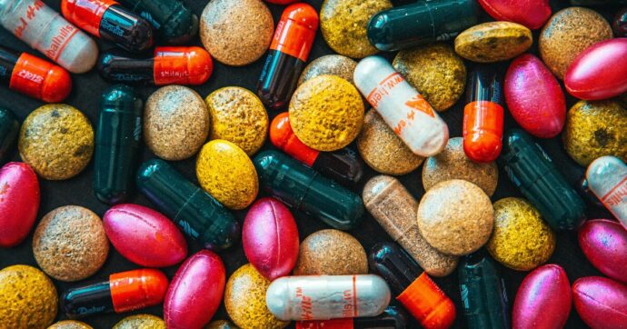 Copertina di Antibiotico resistenza: come contrastare un fenomeno divenuto una minaccia globale