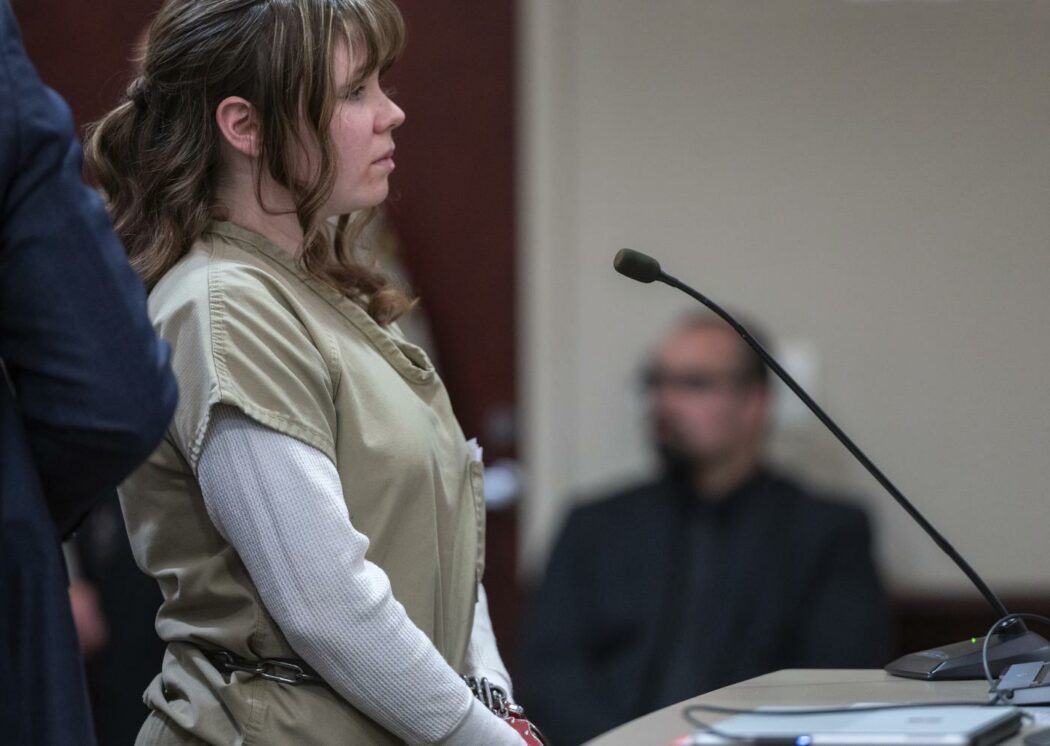 Hannah Gutierrez-Reed, la responsabile di armi sul set di “Rust” è stata condannata a 18 mesi di carcere per omicidio colposo