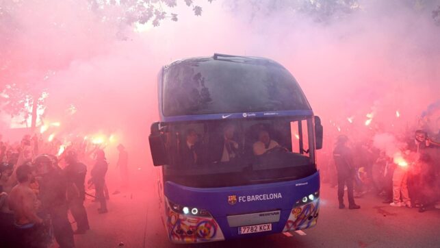 Incredibile errore dei tifosi del Barcellona: sassi contro il pullman del Psg, ma era quello dei blaugrana
