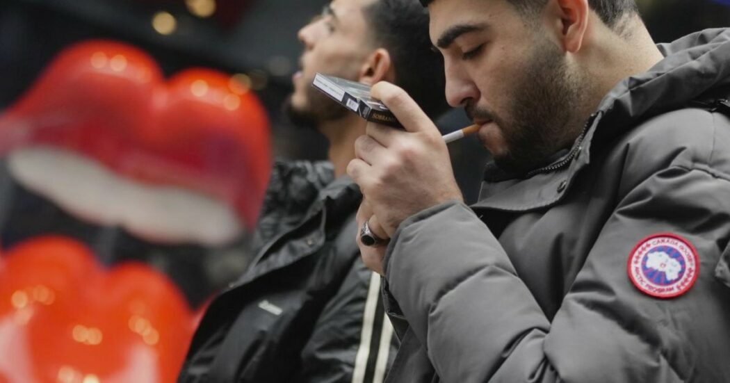 Niente sigaretta a meno di 5 metri dagli altri: quanto pesano le politiche anti-fumo sulla salute