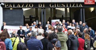 Copertina di Suicidi in carcere, al presidio di Genova letti i nomi delle vittime: “Aumentare numero delle telefonate e orari di apertura delle celle”