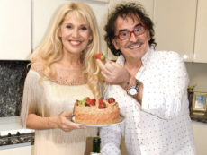 Copertina di Maria Teresa Ruta si sposa per la dodicesima volta: “Rimpianti? Non aver proseguito con mio marito la procreazione assistita”