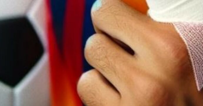 “Ha morso il dito a un avversario”: l’incredibile squalifica in Prima Categoria Marche | Domeniche Bestiali