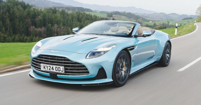 Copertina di La nuova Aston Martin è “Volante”: elegante, veloce e costosissima
