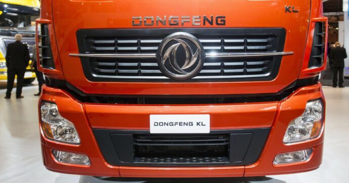 Copertina di Dongfeng vuole produrre auto in Italia, ma c’è  il ‘no’ di Stellantis