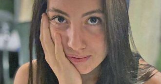 Copertina di Elena Russo morta durante la consegna delle pizze. “L’auto della pizzeria aveva gomme usurate: una aveva 16 anni”