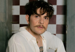 Copertina di Renzo Rubino a FqMagazine: “Libertà è essere se stessi anche coi tacchi o andare truccati al lavoro. In Italia siamo giudicati su tutto”