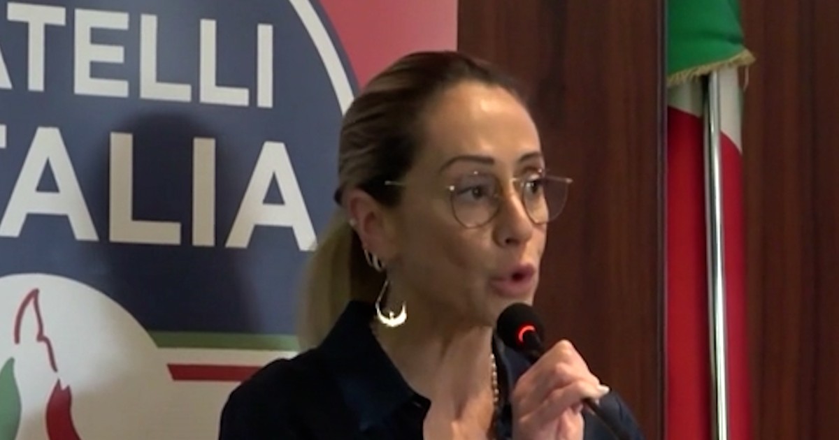Arianna Meloni debutta in un comizio di FdI a Viterbo: “Non voglio fare il leader, resto militante. Le europee? Non mi candido”
