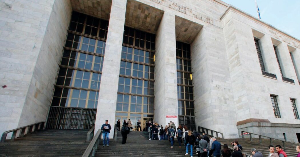 Inchieste sulla speculazione edilizia a Milano, primo arresto: ai domiciliari l’ex dirigente comunale Oggioni. Dirigeva lo sportello unico