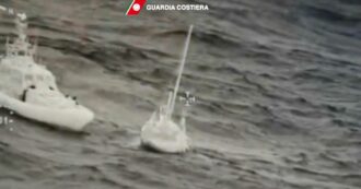 Copertina di Disperso in mare tra Grecia e Italia: Guardia costiera salva velista spagnolo. Il video della complicata operazione