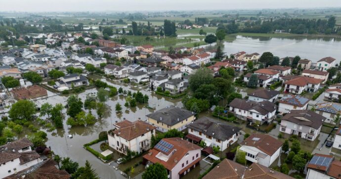 Copertina di Romagna, post alluvione fermo. Niente tecnici e cantieri al palo