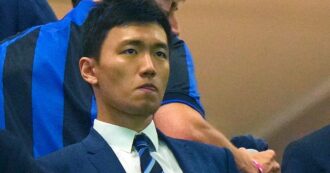 Copertina di Inter, “Zhang vicino all’accordo con il fondo Pimco”: 400 milioni in 3 anni per restituire il prestito di Oaktree e tenersi il club