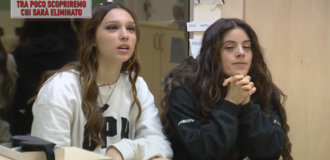 Copertina di Amici 2023, due eliminazioni (una a sorpresa) nella quinta puntata del Serale. Cos’è successo