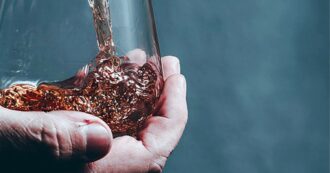 Copertina di Bourbon in un giro di blues. La Catania scorretta dei nuovi vinti  nel pub-rifugio di Giovanni Coppola