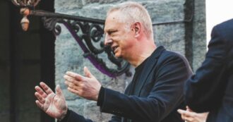 Copertina di Il caso Scurati costa caro a Rossi: poltrona a rischio