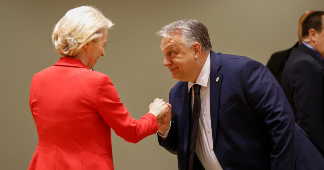 Ue in Lussemburgo per sbloccare le forniture a Kiev, ma è divisa. Orbán già pronto a opporsi: “Siamo a un passo dall’invio di truppe”