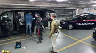 Copertina di Vittorio Brumotti di ‘Striscia la Notizia’ derubato in pieno giorno nel parcheggio della Rinascente a Milano