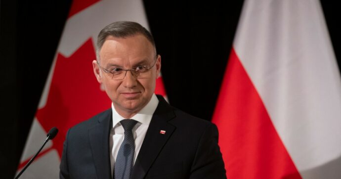 La Polonia vuol difendere la Nato con le armi nucleari: ‘Se gli alleati ce lo chiedono, pronti a ospitarle’. Mosca: ‘Ci sarebbero conseguenze’