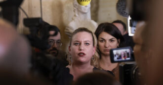 Copertina di Leader della sinistra francese convocata dalla polizia per aver accostato l’attacco di Hamas all’occupazione della Palestina