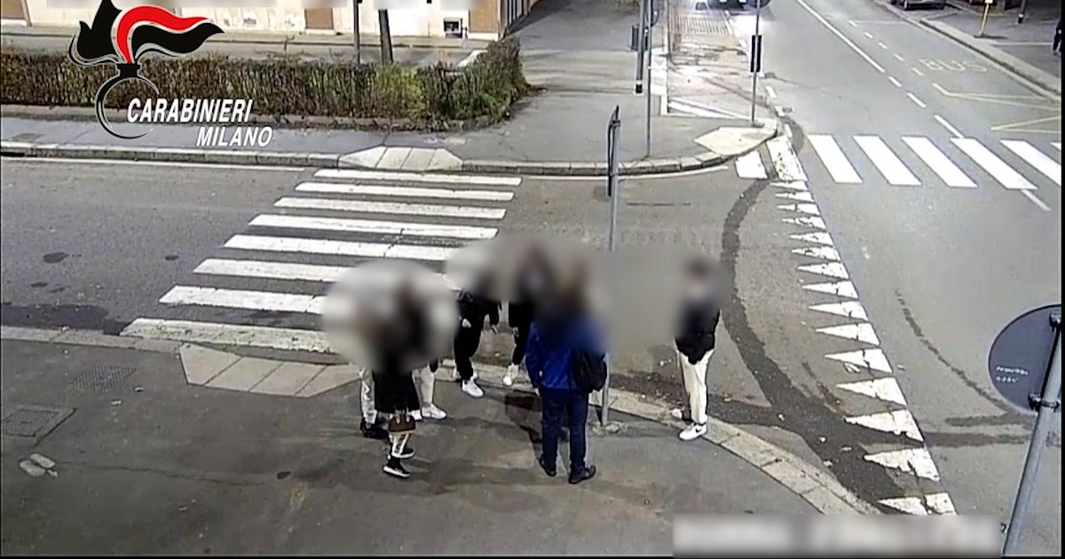 Milano, sfregiarono un 31enne in strada mentre tornava a casa: arrestati due minorenni di una baby gang