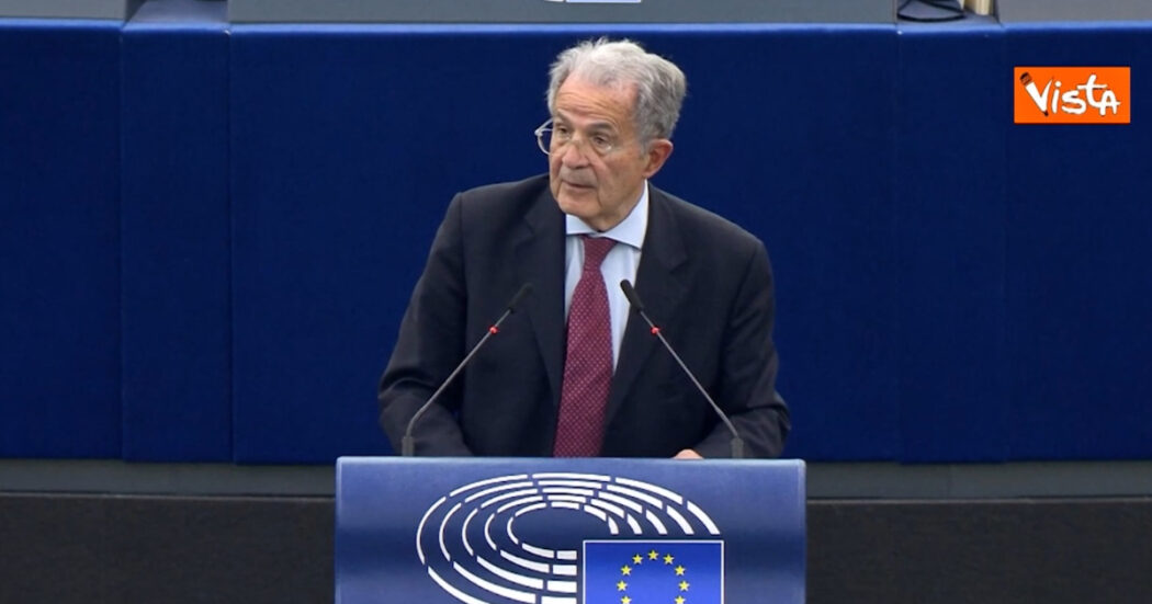 Prodi a Strasburgo: “L’Ue deve cambiare le regole per essere più forte e completare il processo di unificazione”