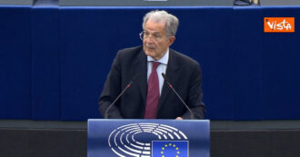 Copertina di Prodi a Strasburgo: “L’Ue deve cambiare le regole per essere più forte e completare il processo di unificazione”