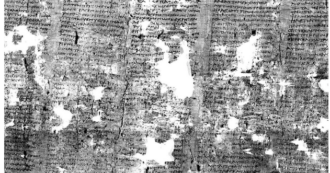 Copertina di Svelato il luogo esatto dove è sepolto Platone: la scoperta in un papiro “bruciacchiato” di Ercolano