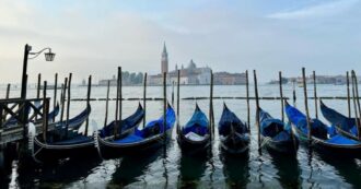 Copertina di Venezia, boom per il ticket d’ingresso: introiti superiori alle previsioni. “Di questo passo 2 milioni entro la fine dell’anno”