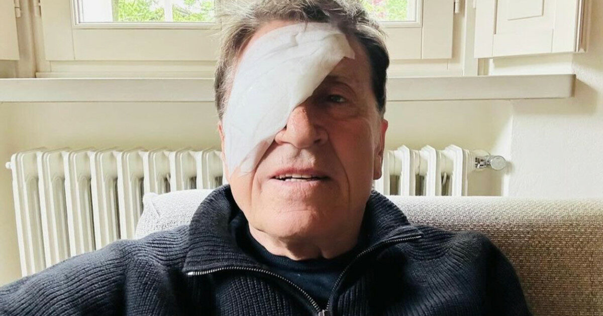 Gianni Morandi con una benda sull’occhio: “Ho fatto a pugni”. Antonella Clerici: “Che è successo ancora?”. I commenti