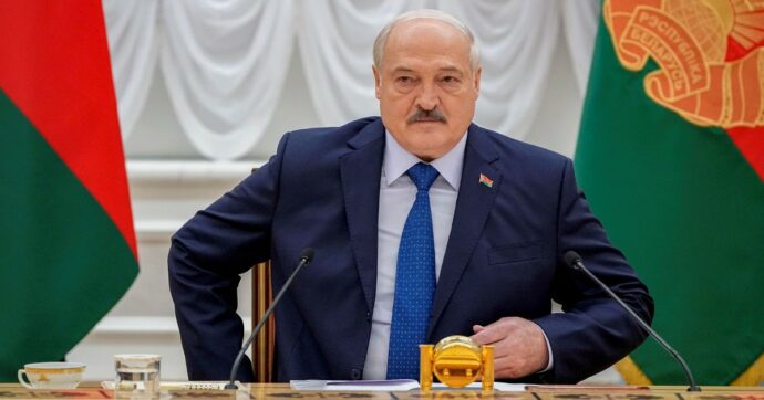 Copertina di Lukashenko: “Pronti a usare armi nucleari”