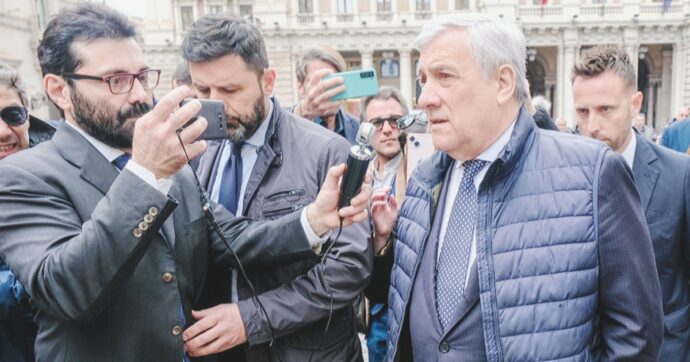 Copertina di FI risorta con gli sbadigli di Tajani, Mr Camomilla